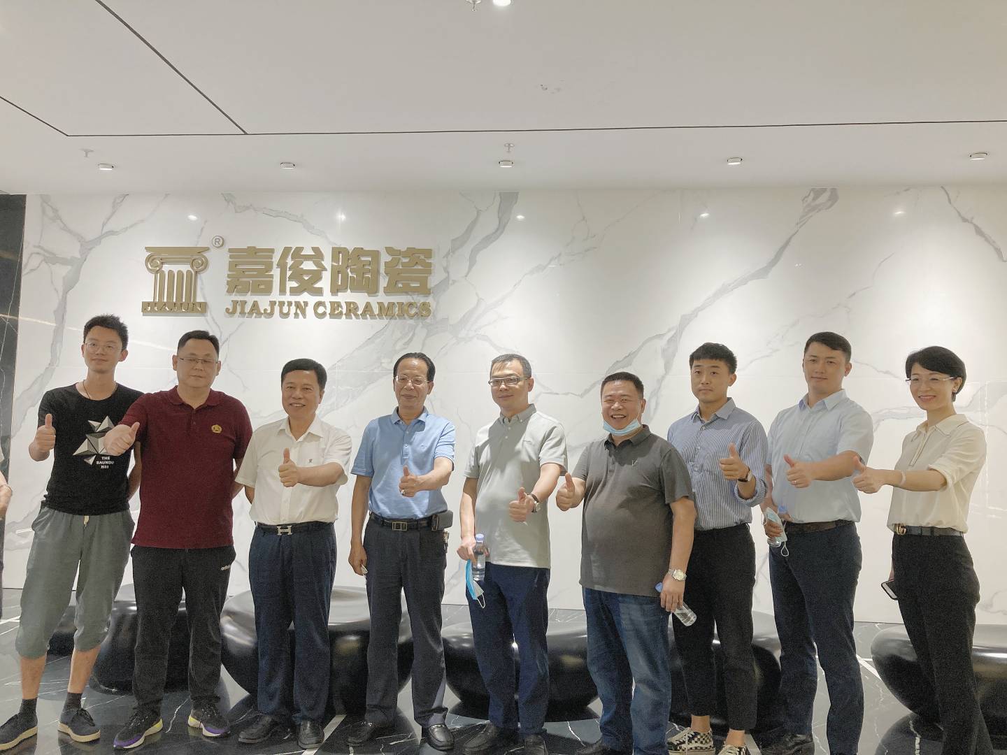 合力共贏謀發展，五礦地產考察團蒞臨黄瓜TV在线观看陶瓷總部參觀調研！
